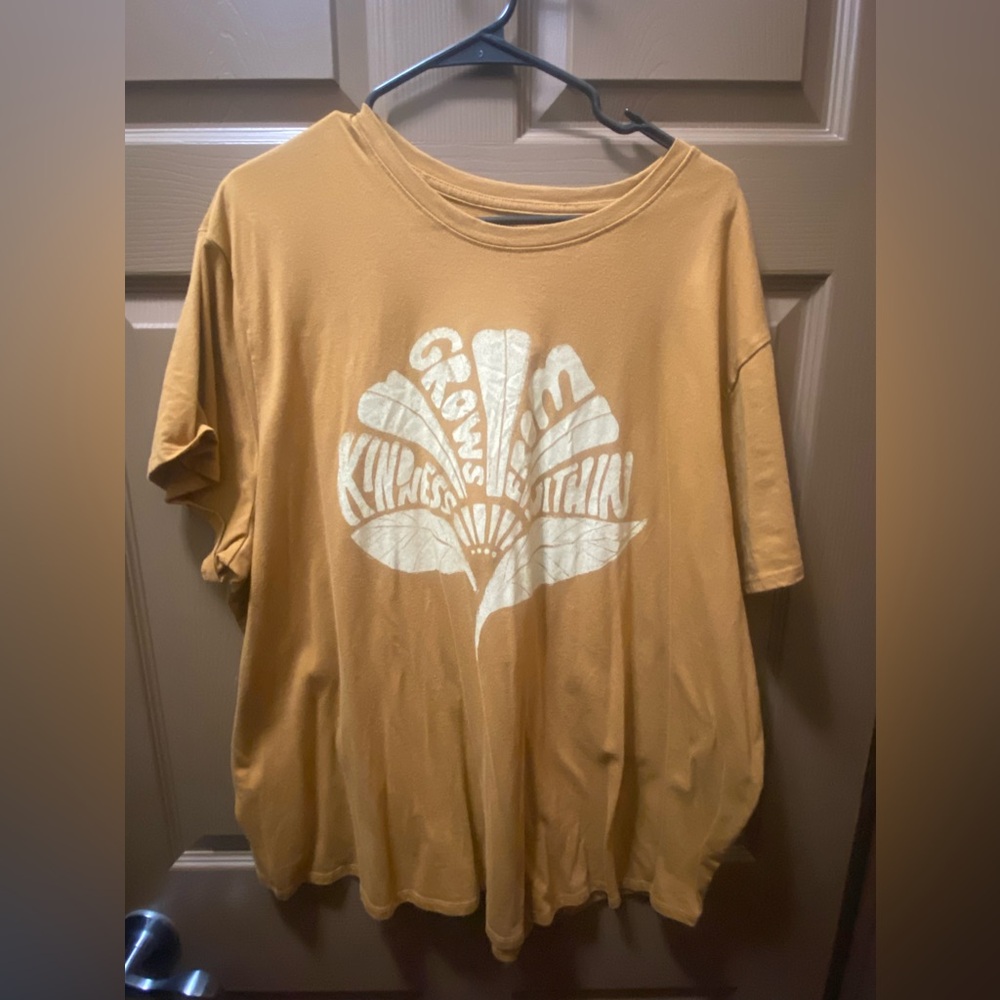 Plus size graphic tee, very soft